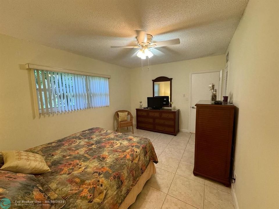 For Sale: $139,000 (2 beds, 2 baths, 990 Square Feet)