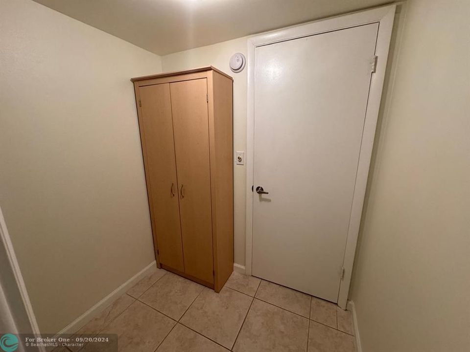 For Sale: $139,000 (2 beds, 2 baths, 990 Square Feet)