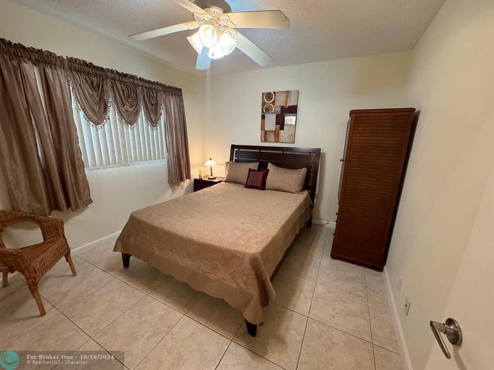 For Sale: $139,000 (2 beds, 2 baths, 990 Square Feet)