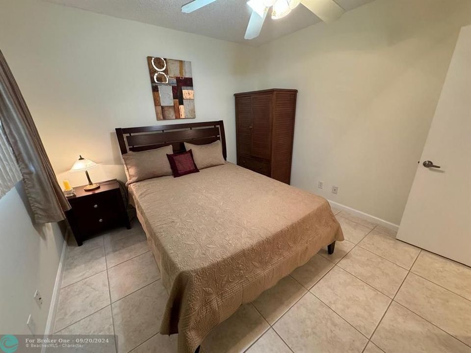 For Sale: $139,000 (2 beds, 2 baths, 990 Square Feet)