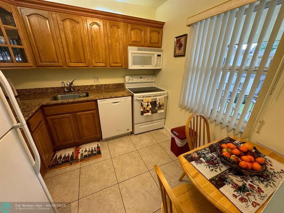 For Sale: $139,000 (2 beds, 2 baths, 990 Square Feet)