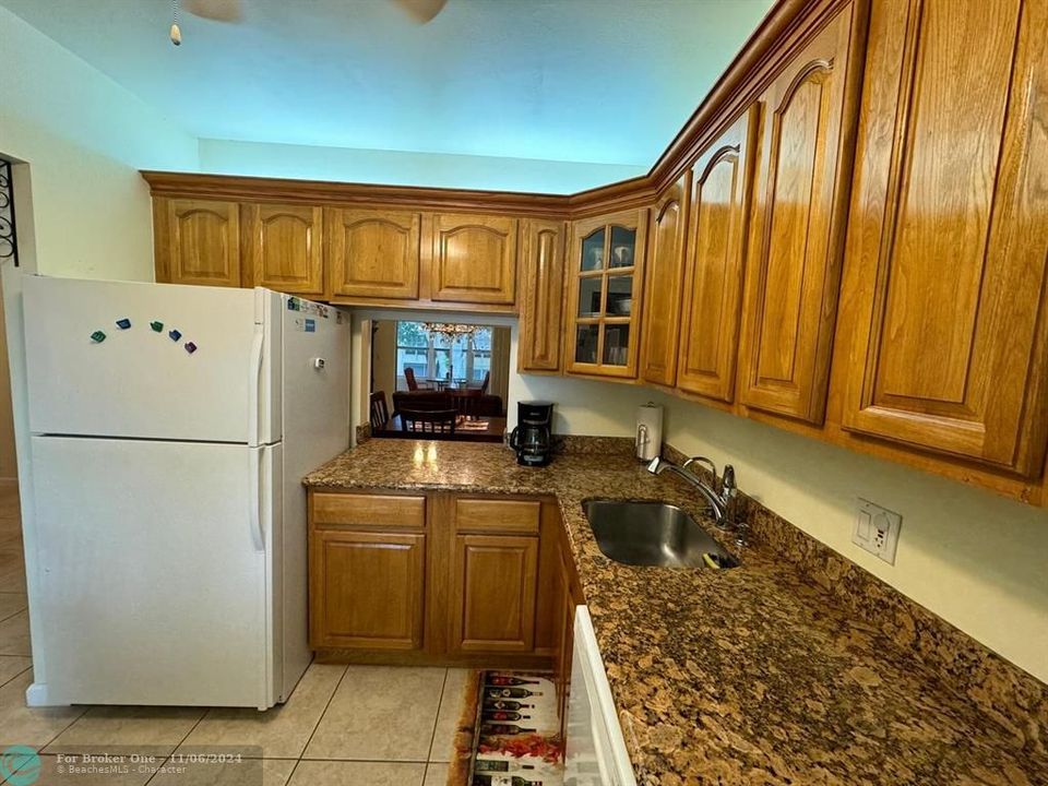 For Sale: $139,000 (2 beds, 2 baths, 990 Square Feet)