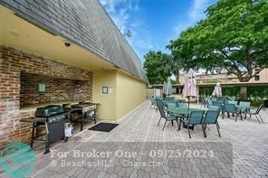 For Sale: $139,000 (2 beds, 2 baths, 990 Square Feet)