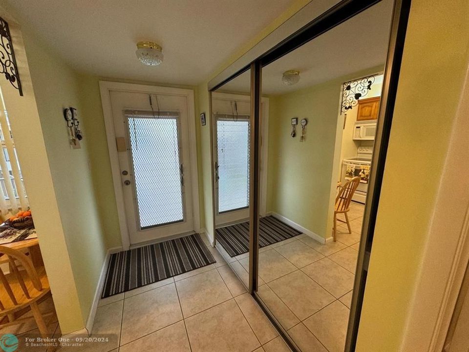 For Sale: $139,000 (2 beds, 2 baths, 990 Square Feet)