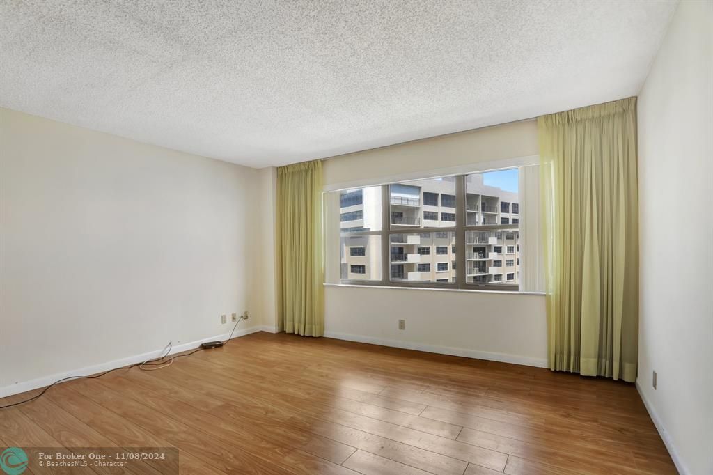 For Sale: $499,000 (1 beds, 1 baths, 1080 Square Feet)