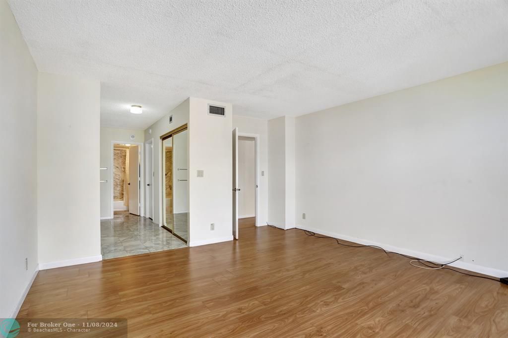 For Sale: $499,000 (1 beds, 1 baths, 1080 Square Feet)