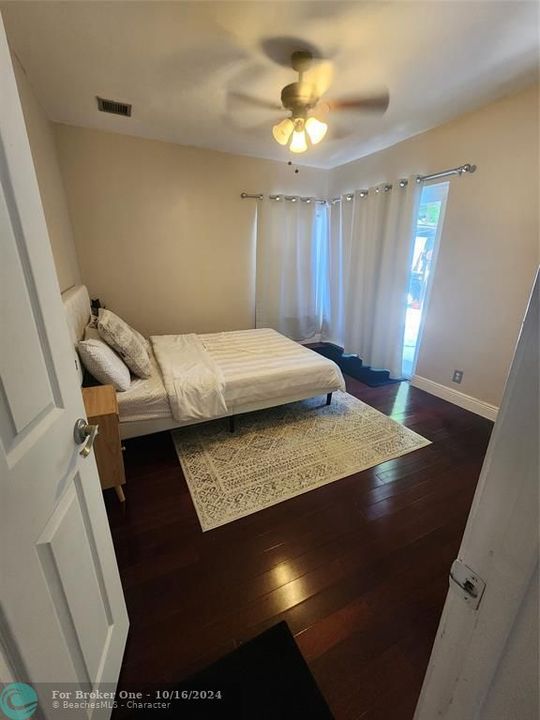 For Rent: $3,500 (2 beds, 1 baths, 1152 Square Feet)