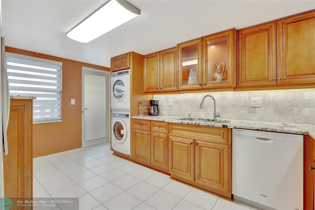 For Sale: $520,000 (1 beds, 1 baths, 1068 Square Feet)