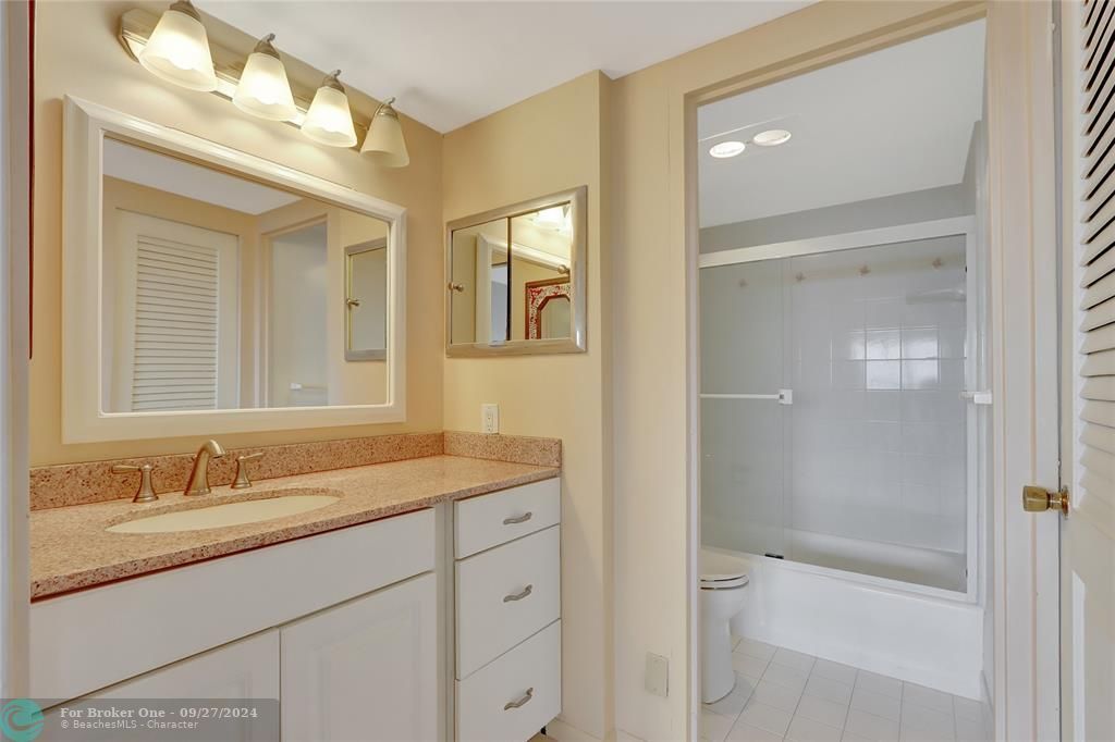 For Sale: $520,000 (1 beds, 1 baths, 1068 Square Feet)