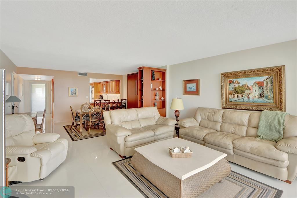 For Sale: $520,000 (1 beds, 1 baths, 1068 Square Feet)