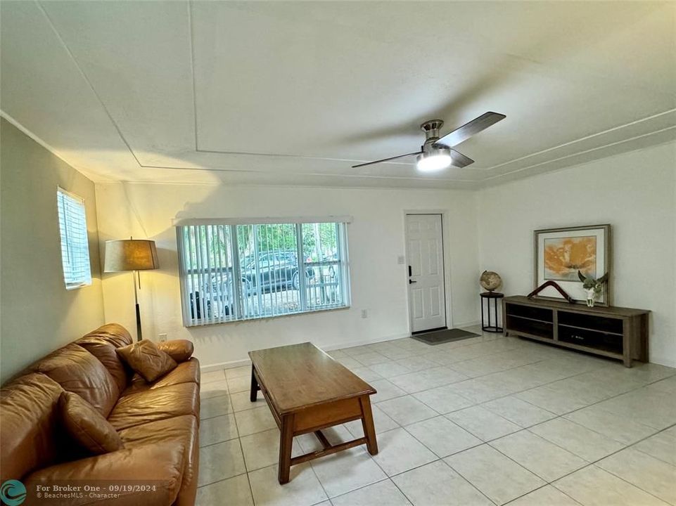 For Sale: $549,000 (3 beds, 1 baths, 1283 Square Feet)