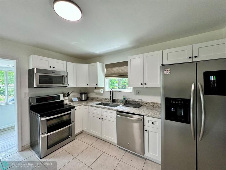 For Sale: $549,000 (3 beds, 1 baths, 1283 Square Feet)