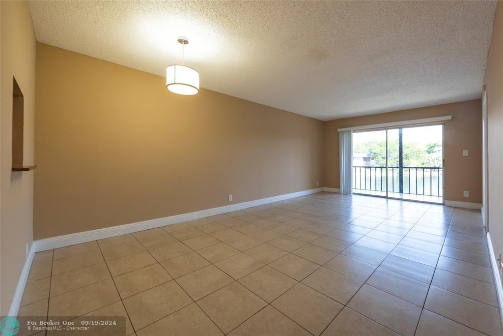 For Rent: $1,700 (2 beds, 2 baths, 949 Square Feet)