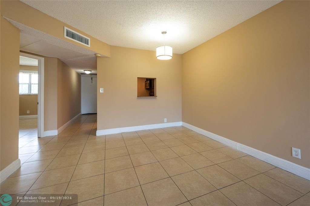 For Rent: $1,700 (2 beds, 2 baths, 949 Square Feet)