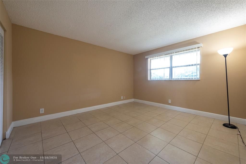 For Rent: $1,700 (2 beds, 2 baths, 949 Square Feet)