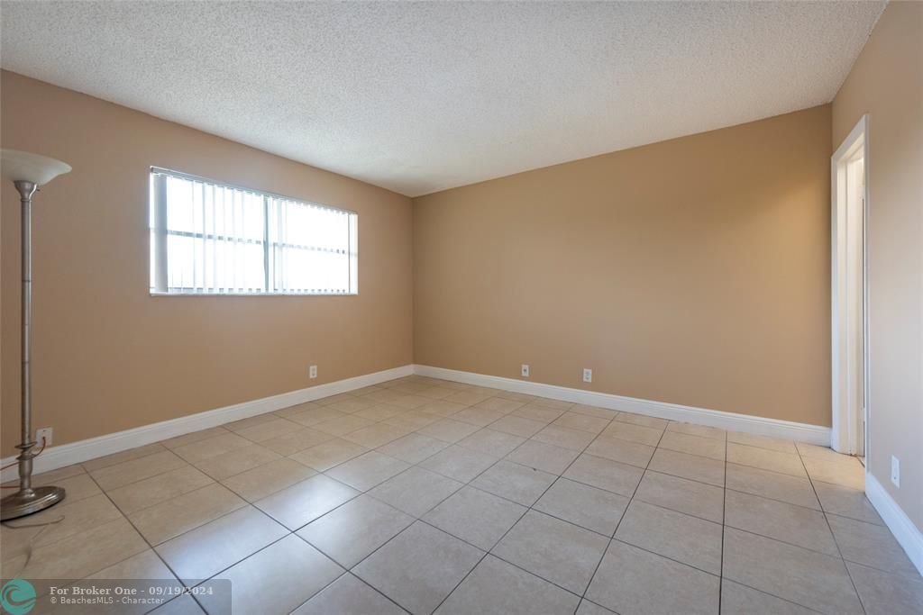 For Rent: $1,700 (2 beds, 2 baths, 949 Square Feet)