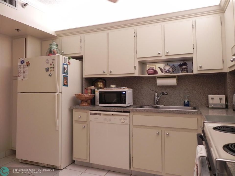 En Venta: $219,000 (2 camas, 2 baños, 1296 Pies cuadrados)