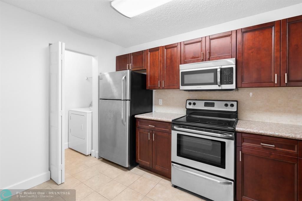 For Rent: $2,100 (2 beds, 2 baths, 1114 Square Feet)