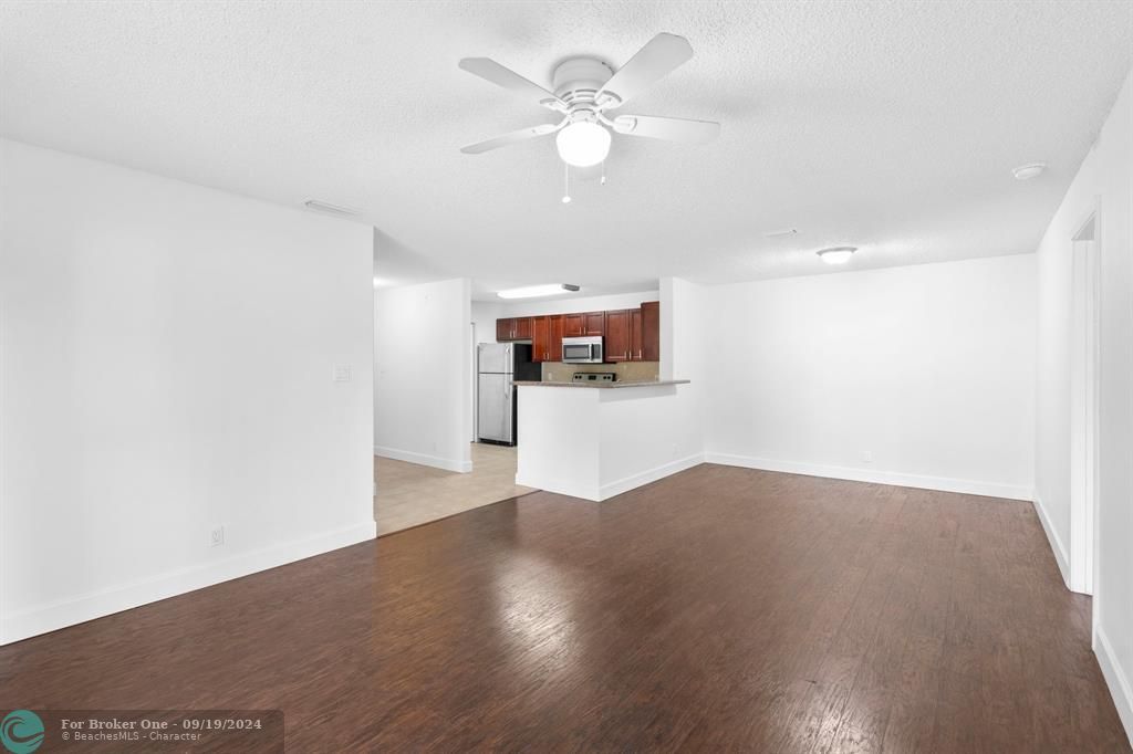 For Rent: $2,100 (2 beds, 2 baths, 1114 Square Feet)