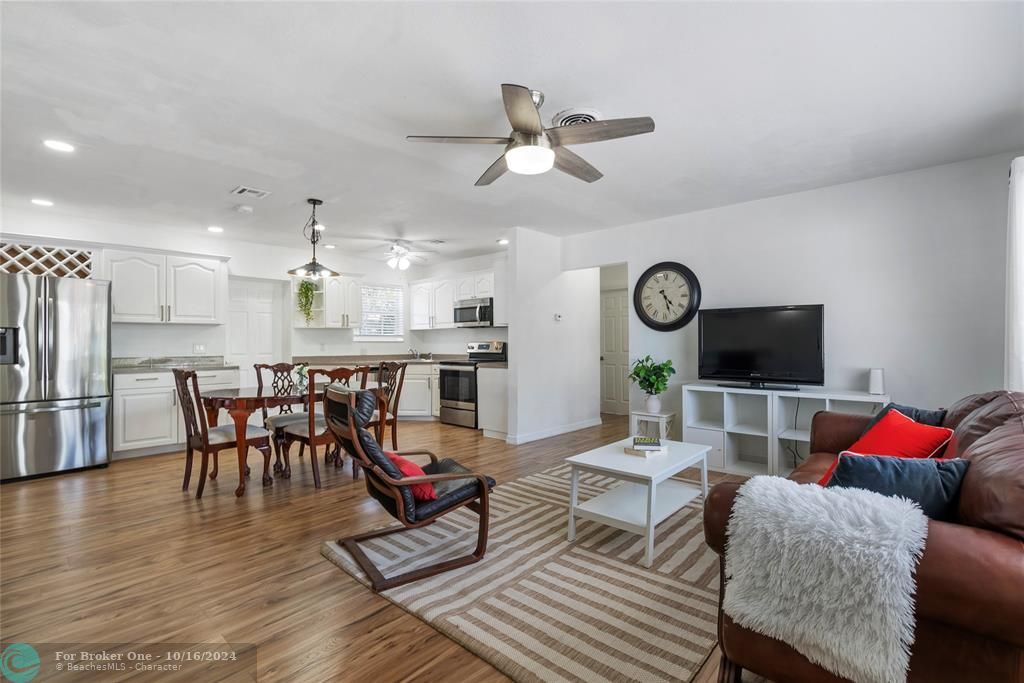 Active With Contract: $3,650 (3 beds, 2 baths, 1249 Square Feet)