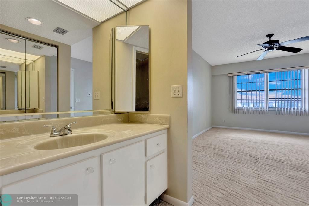 For Sale: $234,900 (2 beds, 2 baths, 1192 Square Feet)