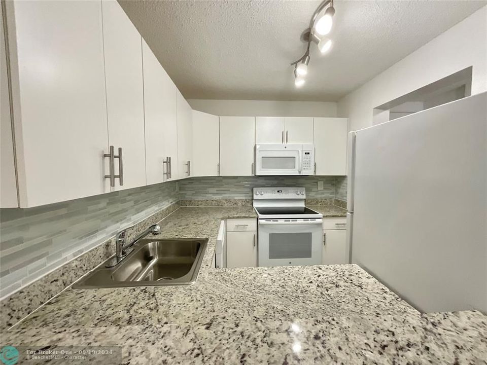 For Rent: $2,563 (2 beds, 2 baths, 1163 Square Feet)