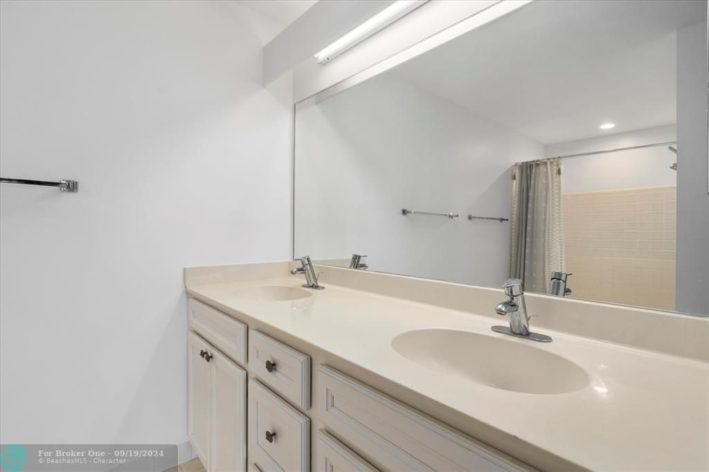 For Sale: $389,000 (2 beds, 2 baths, 1368 Square Feet)