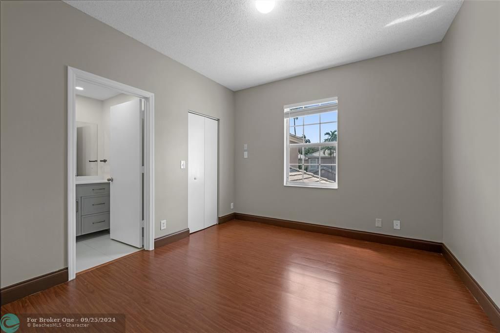 For Rent: $2,899 (2 beds, 2 baths, 1131 Square Feet)