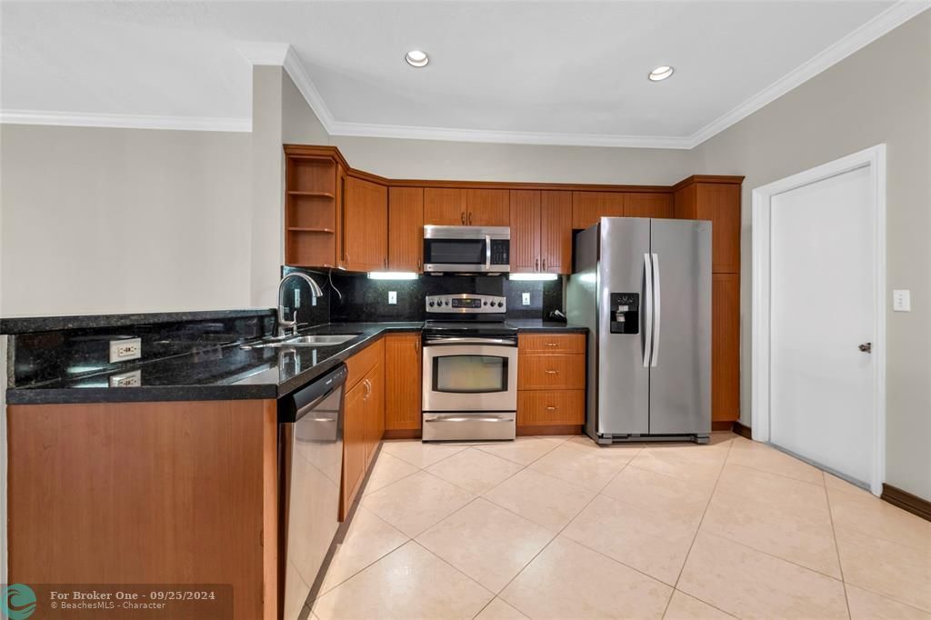 For Rent: $2,899 (2 beds, 2 baths, 1131 Square Feet)