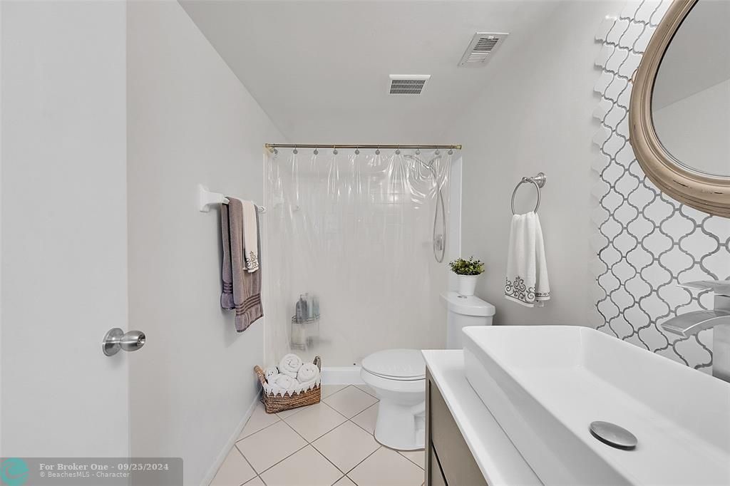 For Sale: $275,000 (2 beds, 2 baths, 1127 Square Feet)