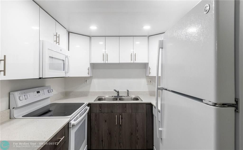 For Rent: $1,562 (1 beds, 1 baths, 648 Square Feet)