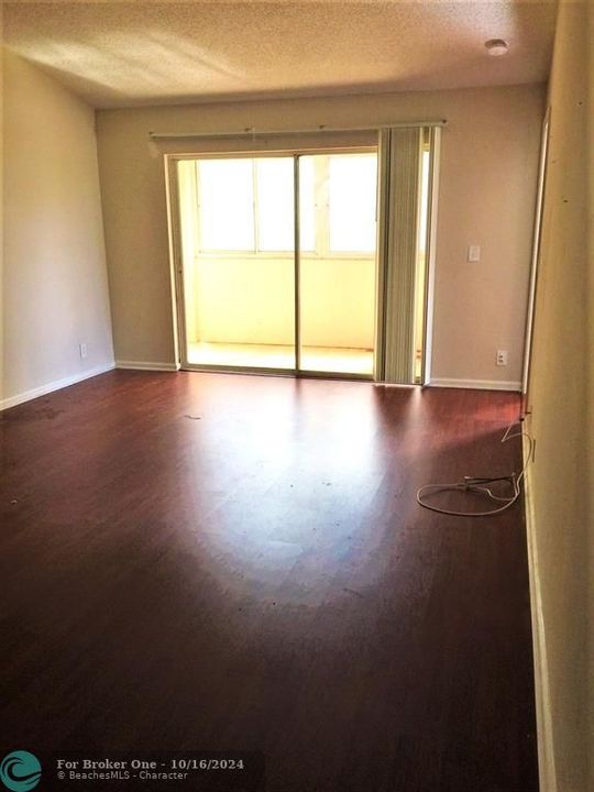 For Rent: $1,950 (2 beds, 2 baths, 855 Square Feet)