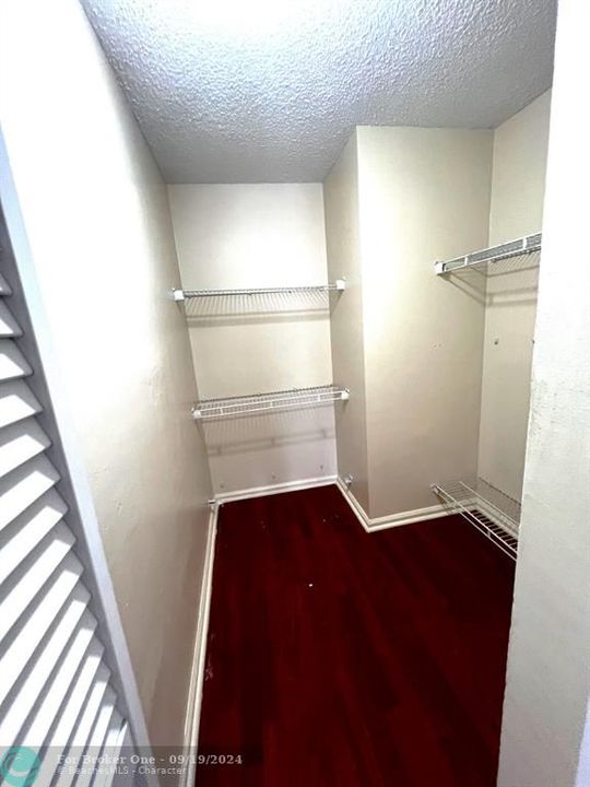 For Rent: $1,950 (2 beds, 2 baths, 855 Square Feet)