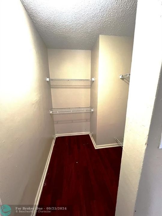 For Rent: $1,950 (2 beds, 2 baths, 855 Square Feet)