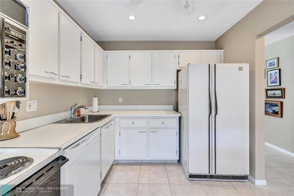 For Sale: $325,000 (3 beds, 2 baths, 1411 Square Feet)