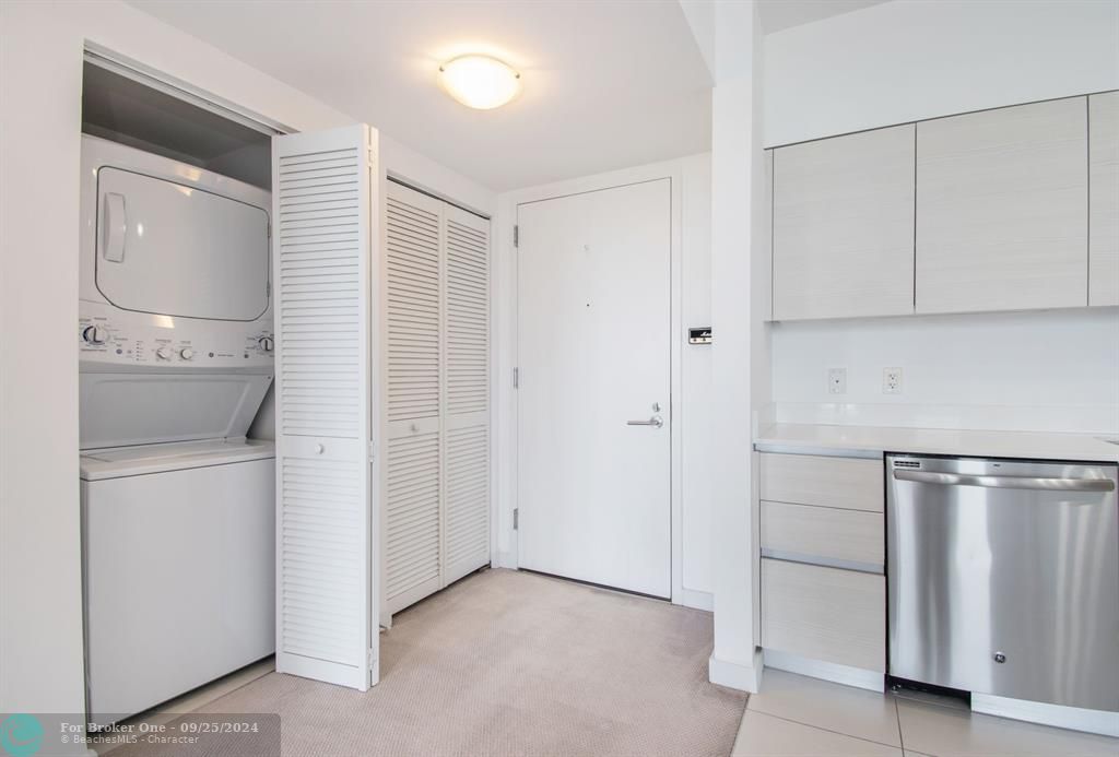 For Sale: $419,000 (1 beds, 1 baths, 648 Square Feet)