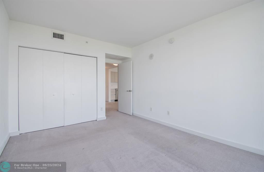 For Sale: $419,000 (1 beds, 1 baths, 648 Square Feet)