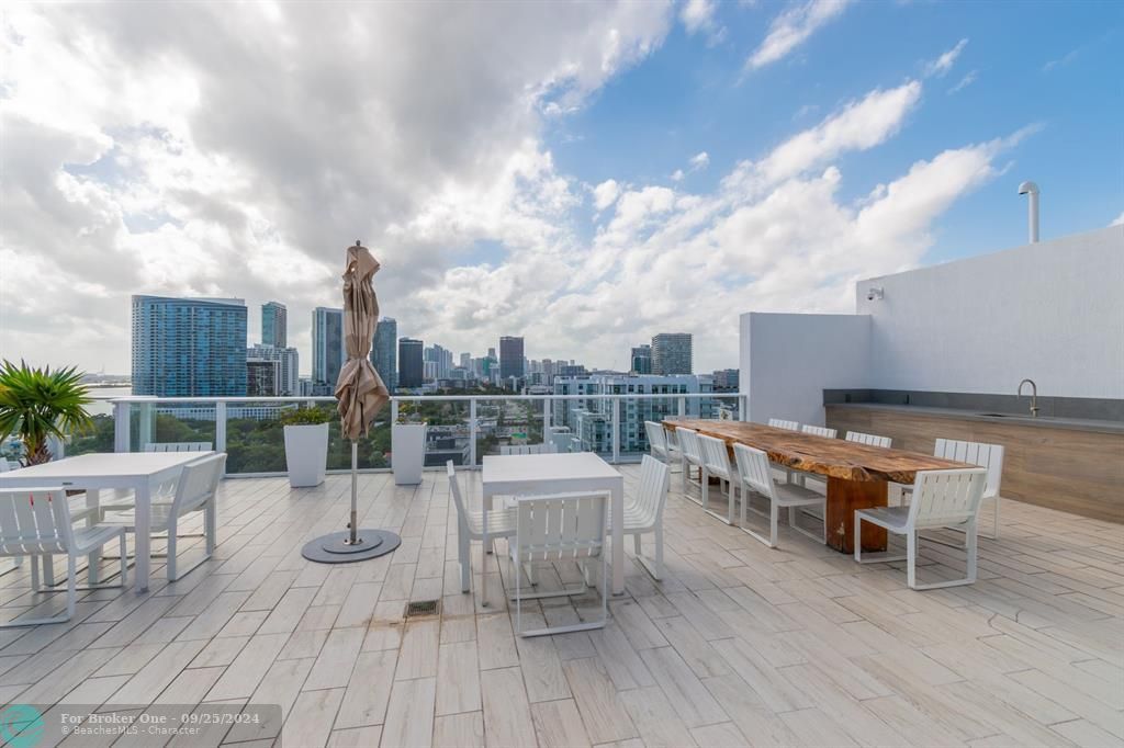 For Sale: $419,000 (1 beds, 1 baths, 648 Square Feet)