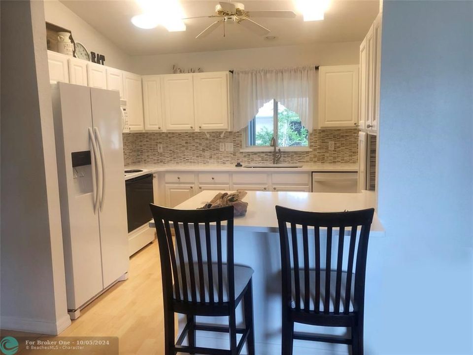 For Rent: $2,600 (2 beds, 2 baths, 1296 Square Feet)