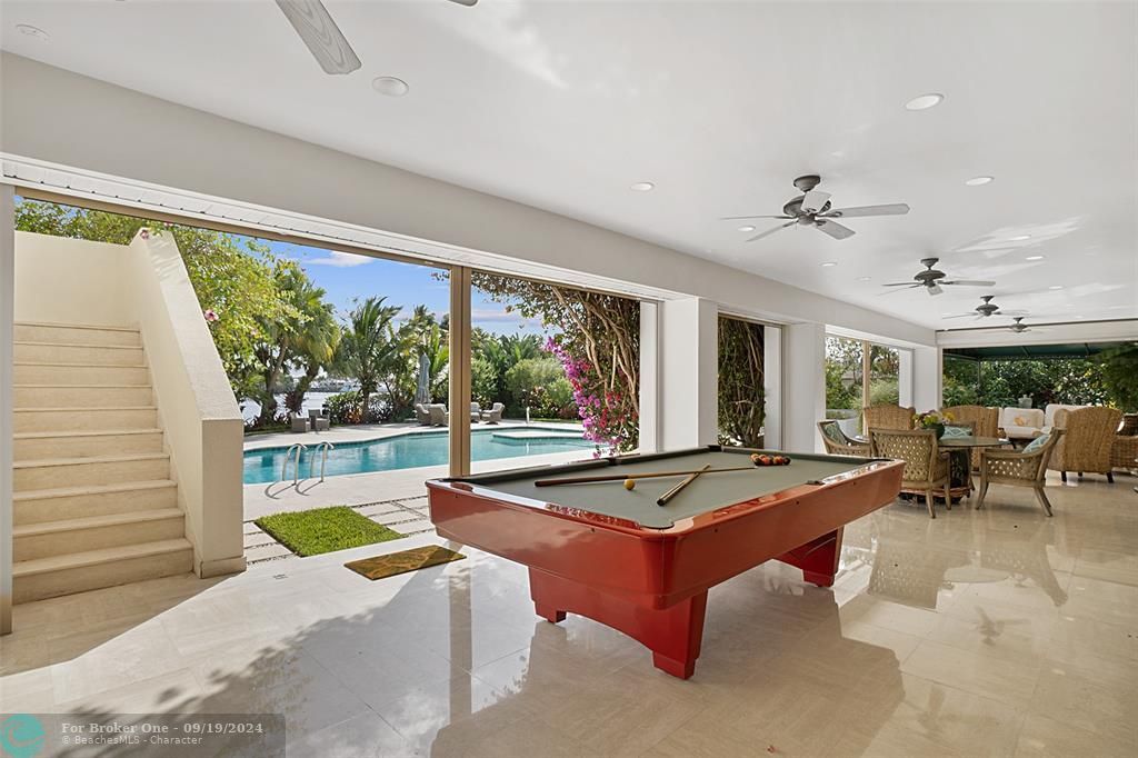 For Sale: $6,995,000 (6 beds, 6 baths, 7707 Square Feet)