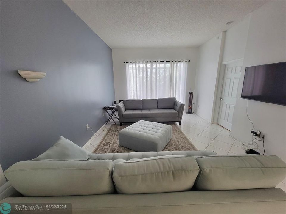 For Sale: $239,000 (2 beds, 2 baths, 1215 Square Feet)