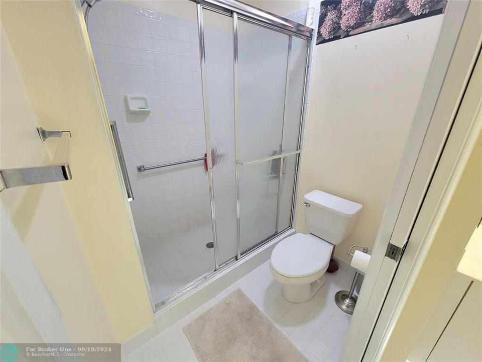 For Sale: $239,000 (2 beds, 2 baths, 1215 Square Feet)