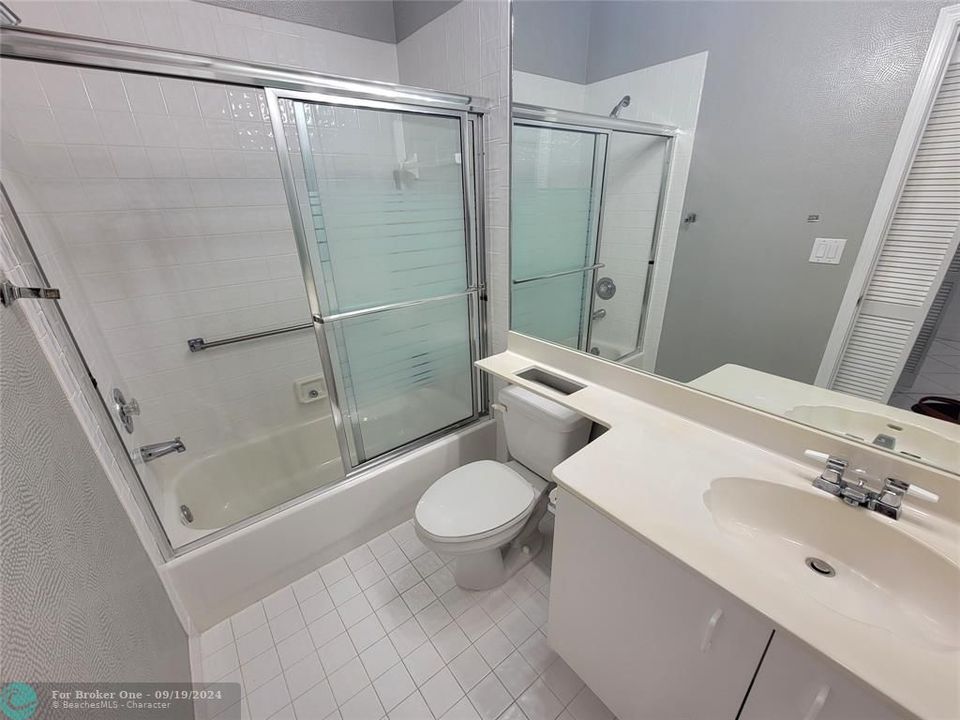 For Sale: $239,000 (2 beds, 2 baths, 1215 Square Feet)