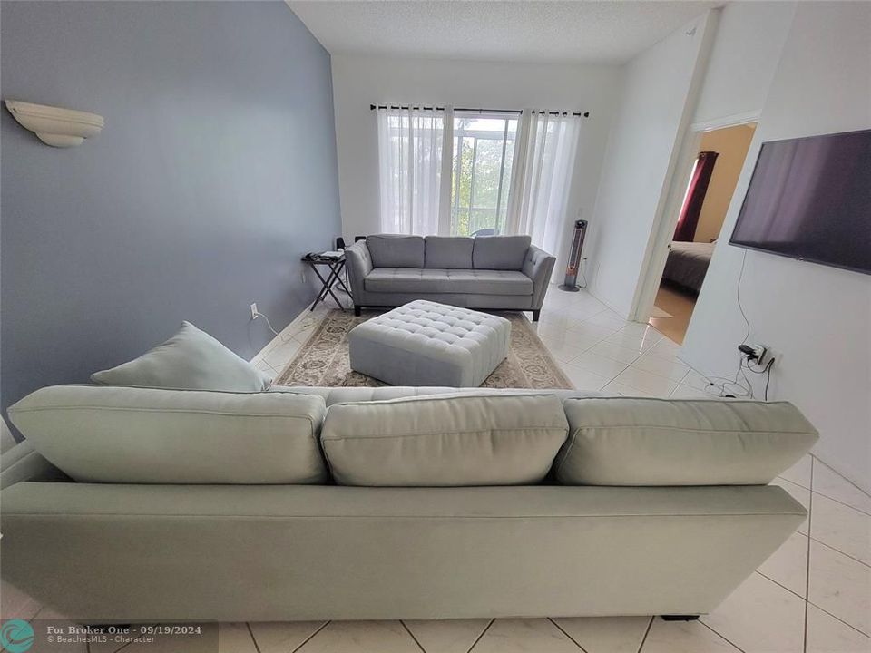 En Venta: $239,000 (2 camas, 2 baños, 1215 Pies cuadrados)