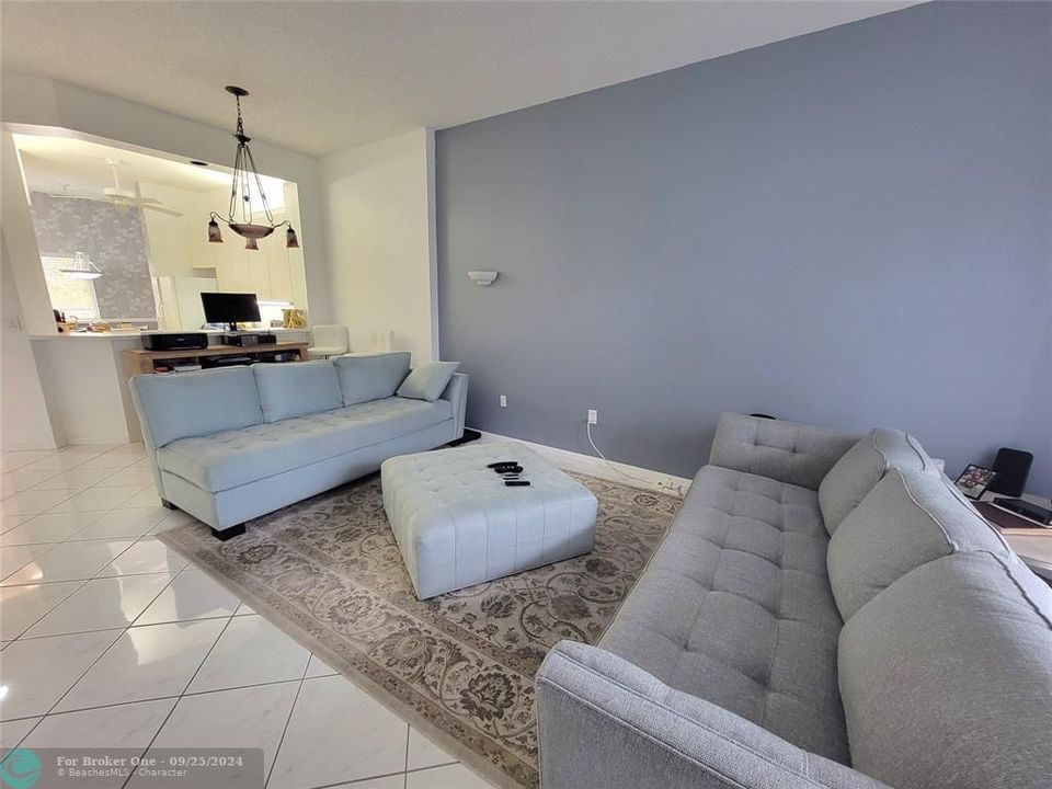 For Sale: $239,000 (2 beds, 2 baths, 1215 Square Feet)