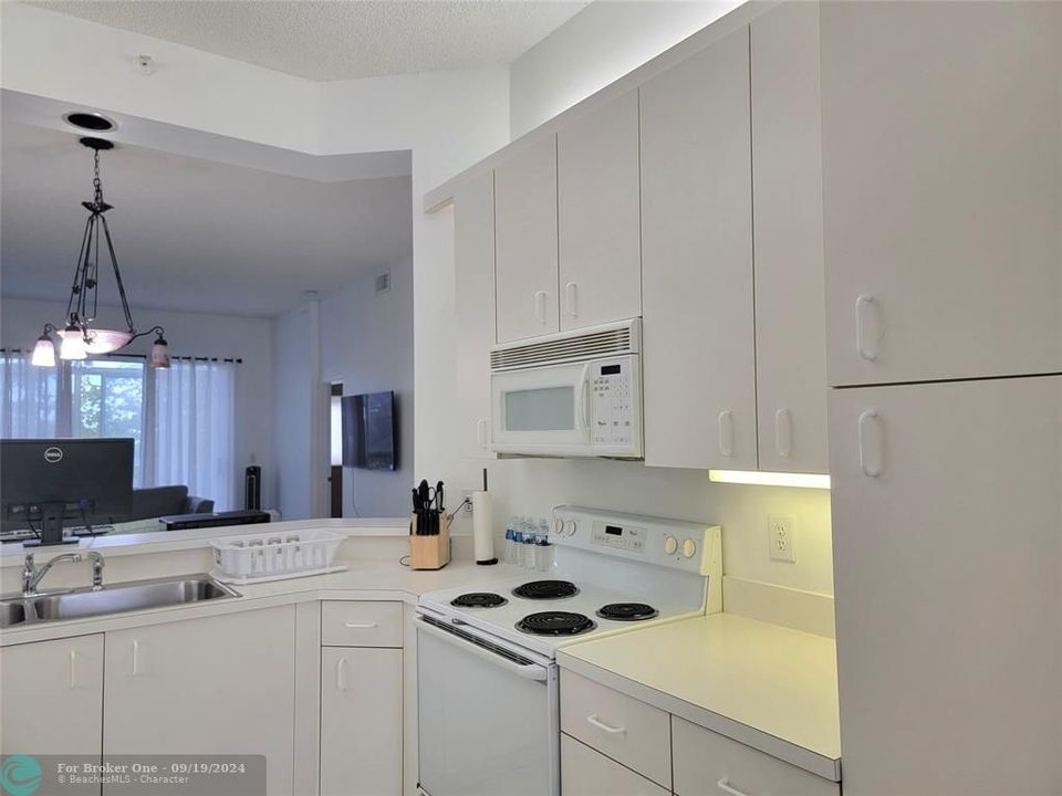 For Sale: $239,000 (2 beds, 2 baths, 1215 Square Feet)