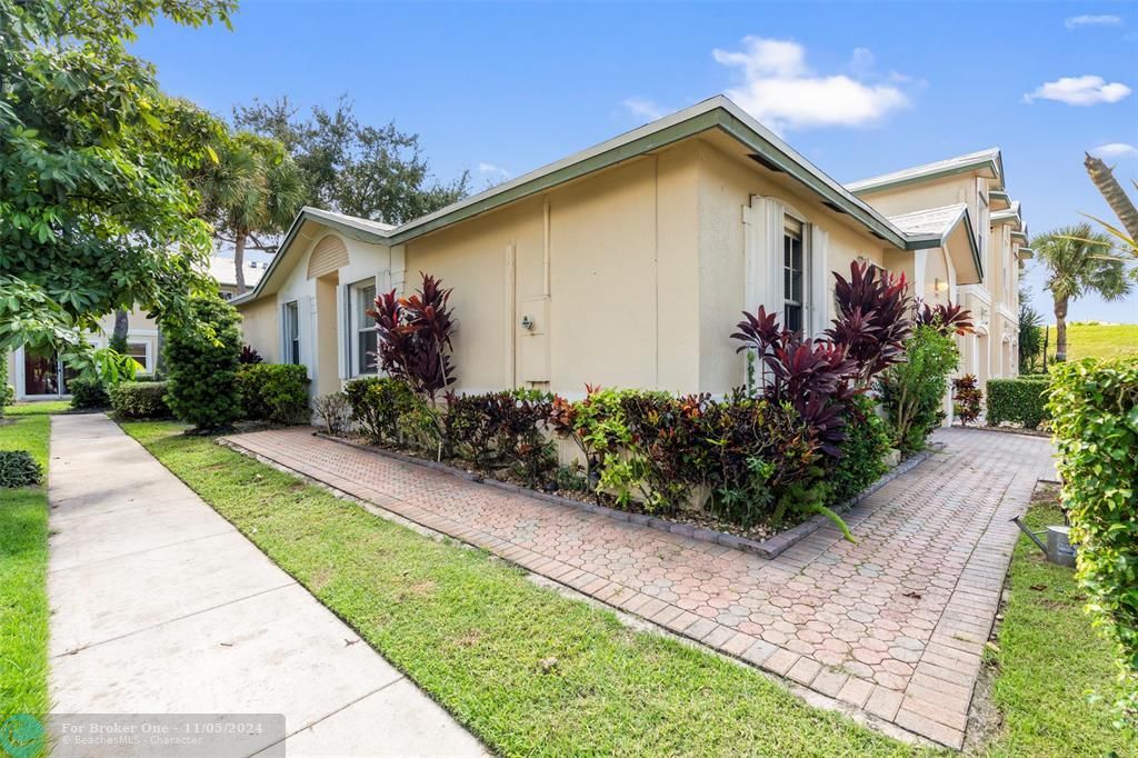 For Sale: $475,000 (3 beds, 2 baths, 1174 Square Feet)