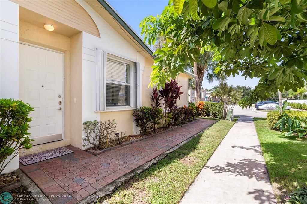 For Sale: $475,000 (3 beds, 2 baths, 1174 Square Feet)