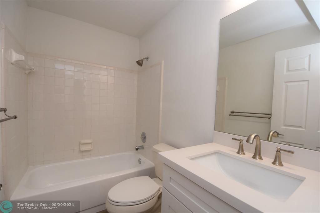 For Sale: $484,000 (2 beds, 2 baths, 1323 Square Feet)