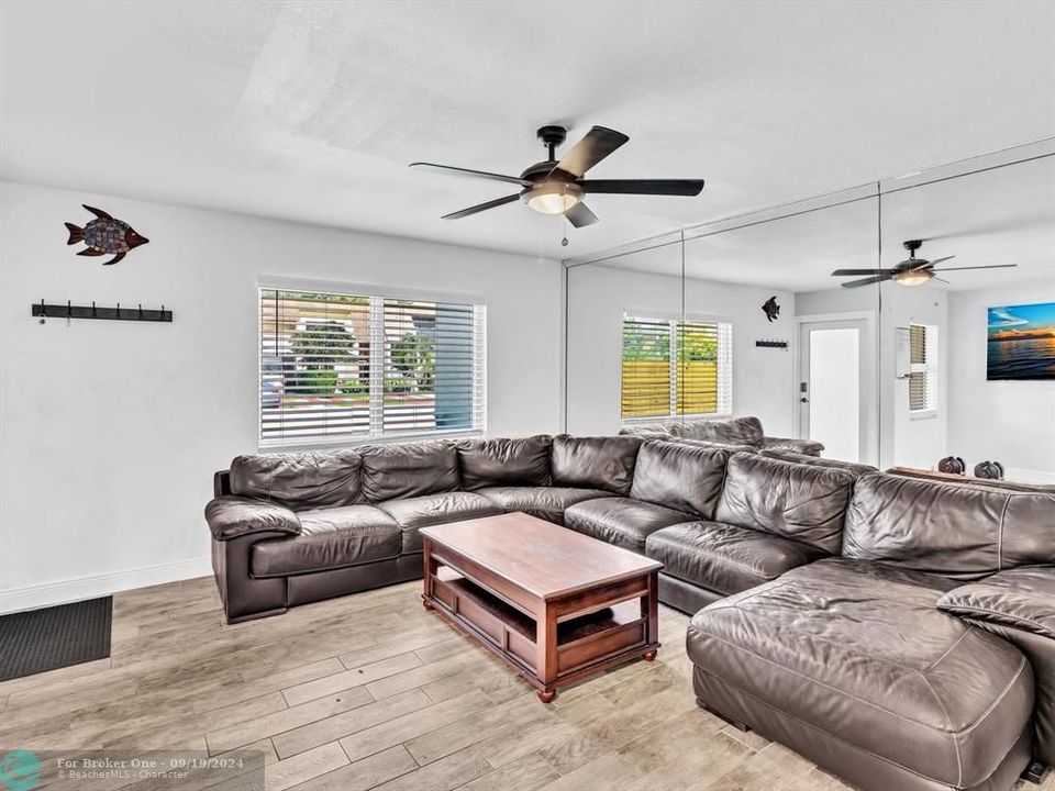 For Sale: $345,000 (2 beds, 2 baths, 1056 Square Feet)